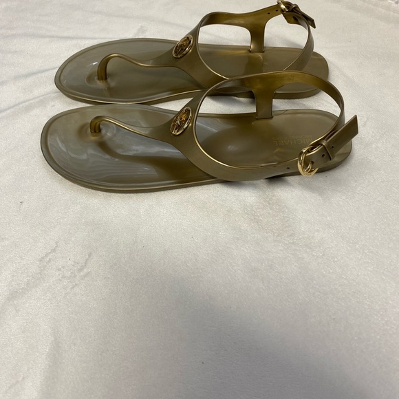 Michael Kors Women’s 10 M Gold PVC Single Strap Sandals - VGUC - Picture 5 of 13